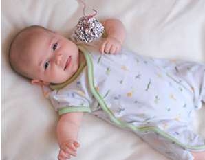 perkembangan bayi 2 bulan