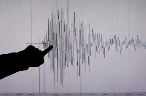 penyebab gempa bumi